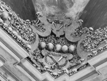 La chiesa di S. Bernardino alle Ossa (interno)