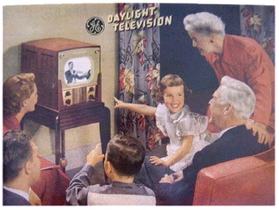 La famiglia americana davanti alla TV (anni 50)