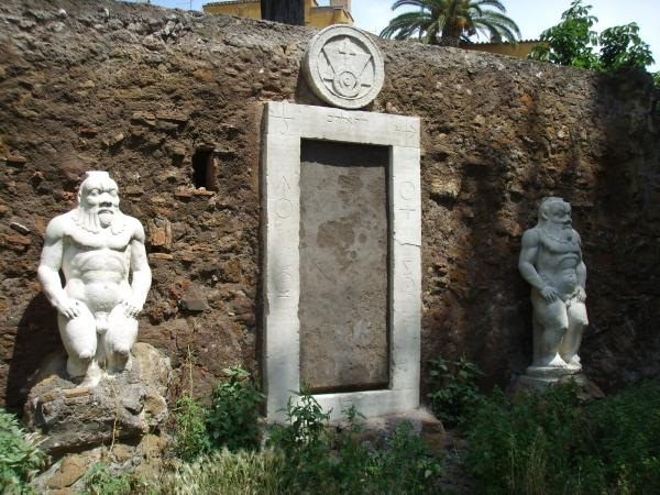 La Porta Magica in piazza Vittorio a Roma