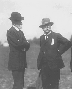 Enrico Forlanini (a destra) con Giuseppe Colombo, nel 1913