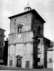 L'esterno incompiuto del mausoleo trivulziano progettato dal Bramantino davanti alla basilica degli Apostoli e S. Nazaro