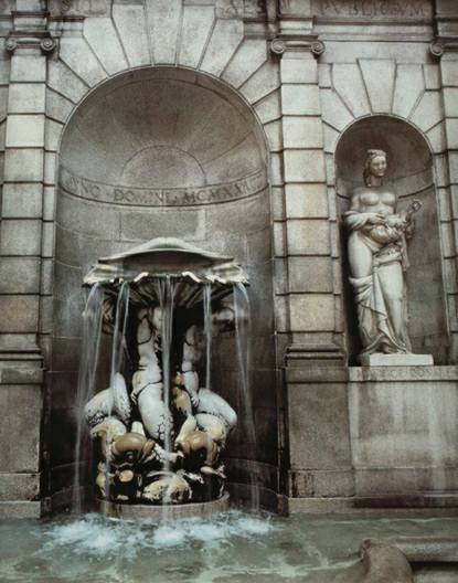 La Fontana dei Tritoni in via Romagnosi