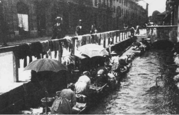 Lavandaie sui navigli (verso il 1895)