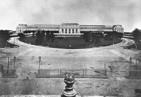 Il grande piazzale della prima Stazione Centrale
