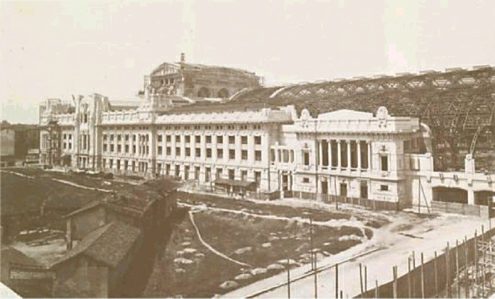 Strutture in muratura e in acciaio verso il completamento (circa 1930)