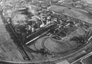 Le Officine del gas della Bovisa inserite tra i raccordi ferroviari: foto aerea degli anni 40