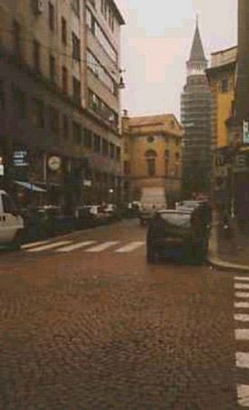Strada lastricata con cubetti di porfido (tecnica adottata verso fine 800)