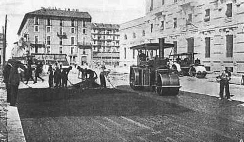 Finitura superficiale con malta bituminosa delle strade attorno alla nuova stazione Centrale (inizio anni ’30)