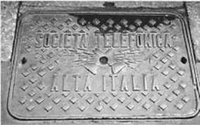 Un tombino di un cunicolo cavi della Società
Telefonica Alta Italia (inizi ‘900)