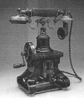 Apparecchio telefonico Ericsson, con cornetta e generatore a manovella (verso 1890)