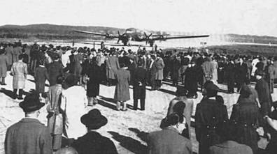 Inaugurazione dei voli civili a Malpensa (1948): arrivo del quadrimotore Breda-Zappata BZ 308