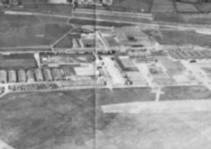 Lo stabilimento Caproni sull’aeroporto di Taliedo, fine anni ’20 (sullo sfondo il borgo di Monluè)