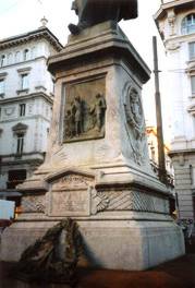 Basamento del monumento a Carlo Cattaneo